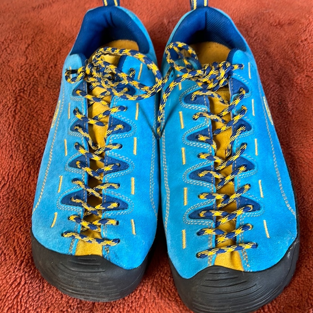 Keen blue suede hiking sneakers